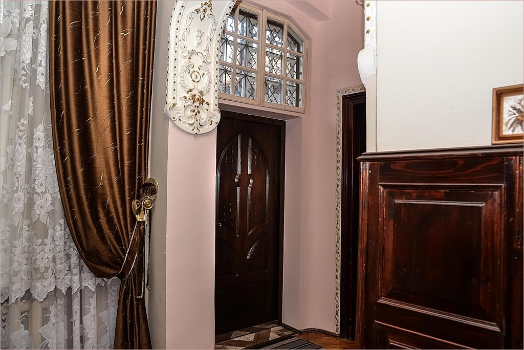 Vip-Apartments Angel Palas Csernyivci Kültér fotó