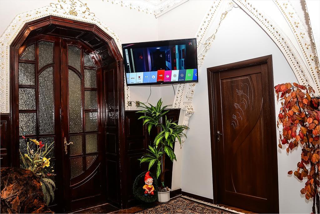Vip-Apartments Angel Palas Csernyivci Kültér fotó